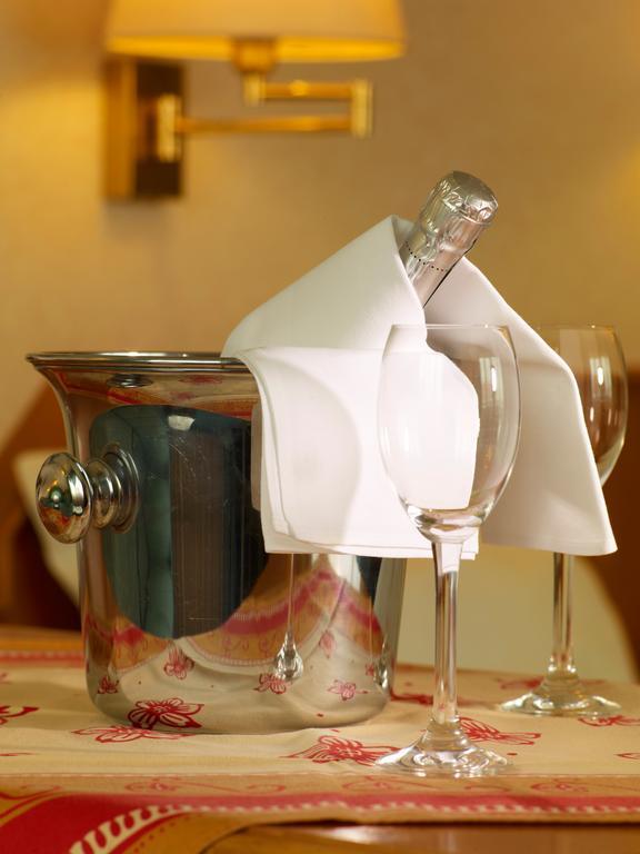 Hotel Loesch Pfaelzer Hof Romerberg Luaran gambar